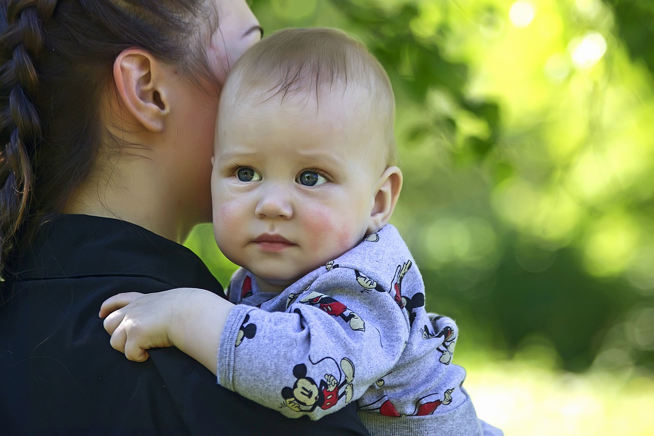 孕妈供卵生的宝宝拉肚子可以喝酸奶吗（喝牛奶拉肚子是什么原因）
